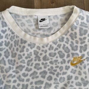 Nike Small Pullover Sweatshirt Women Small Gray White Leopard Print Gold Swoosh